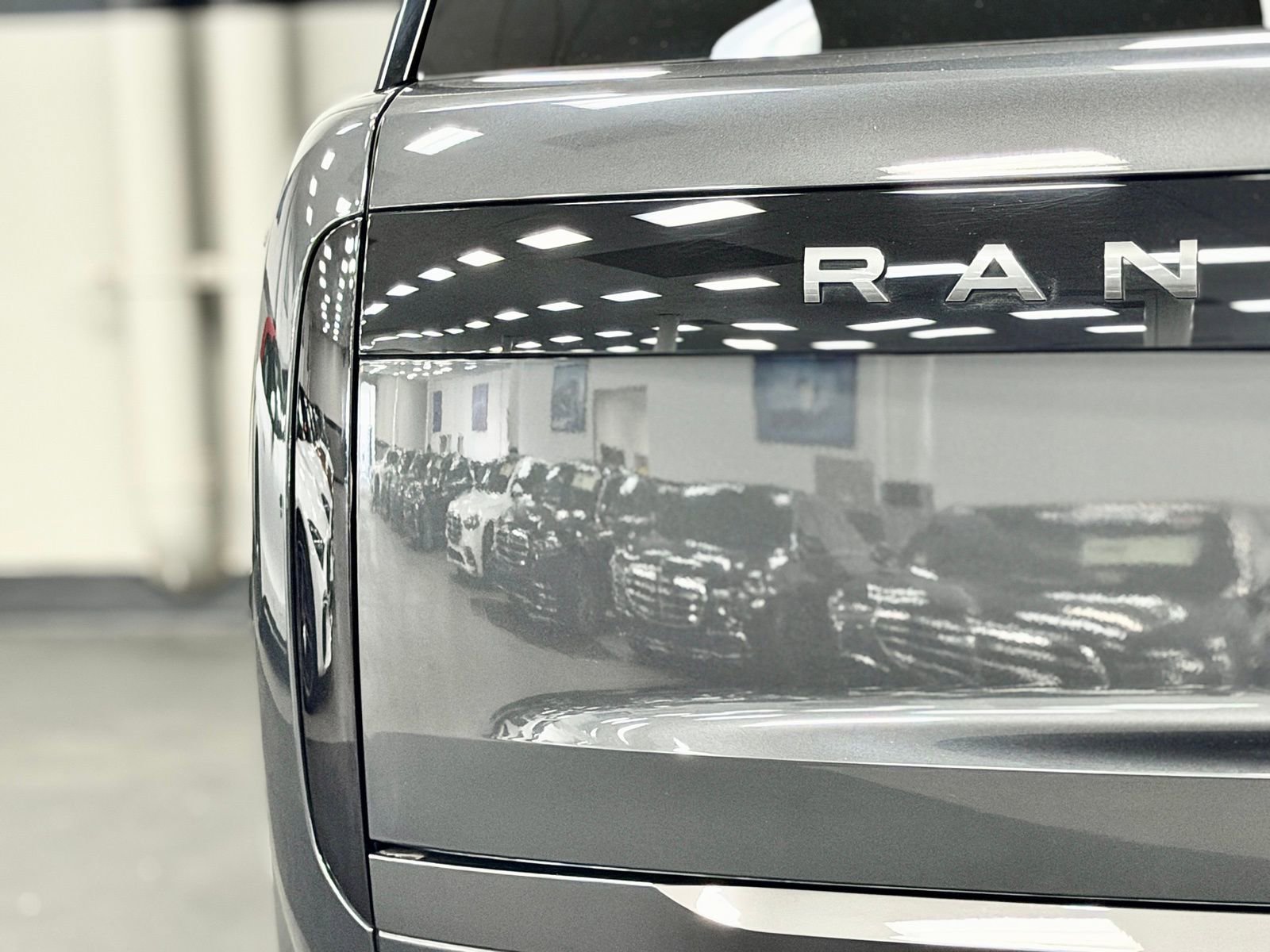 Used 2023 Land Rover Range Rover SE AWD/4WD image 13