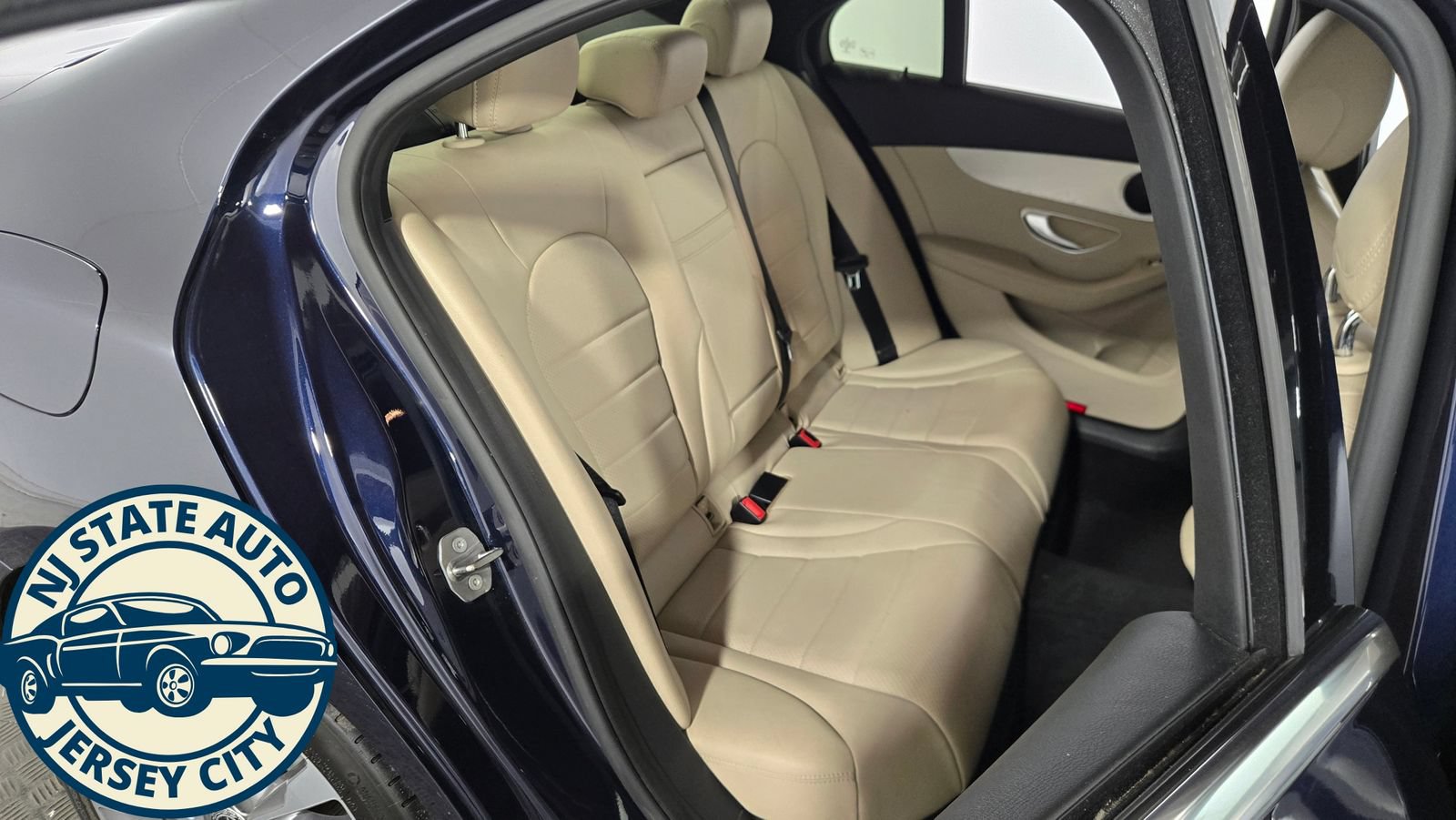 Used 2018 Mercedes-Benz C 300 4MATIC Sedan w/ Premium Package image 34