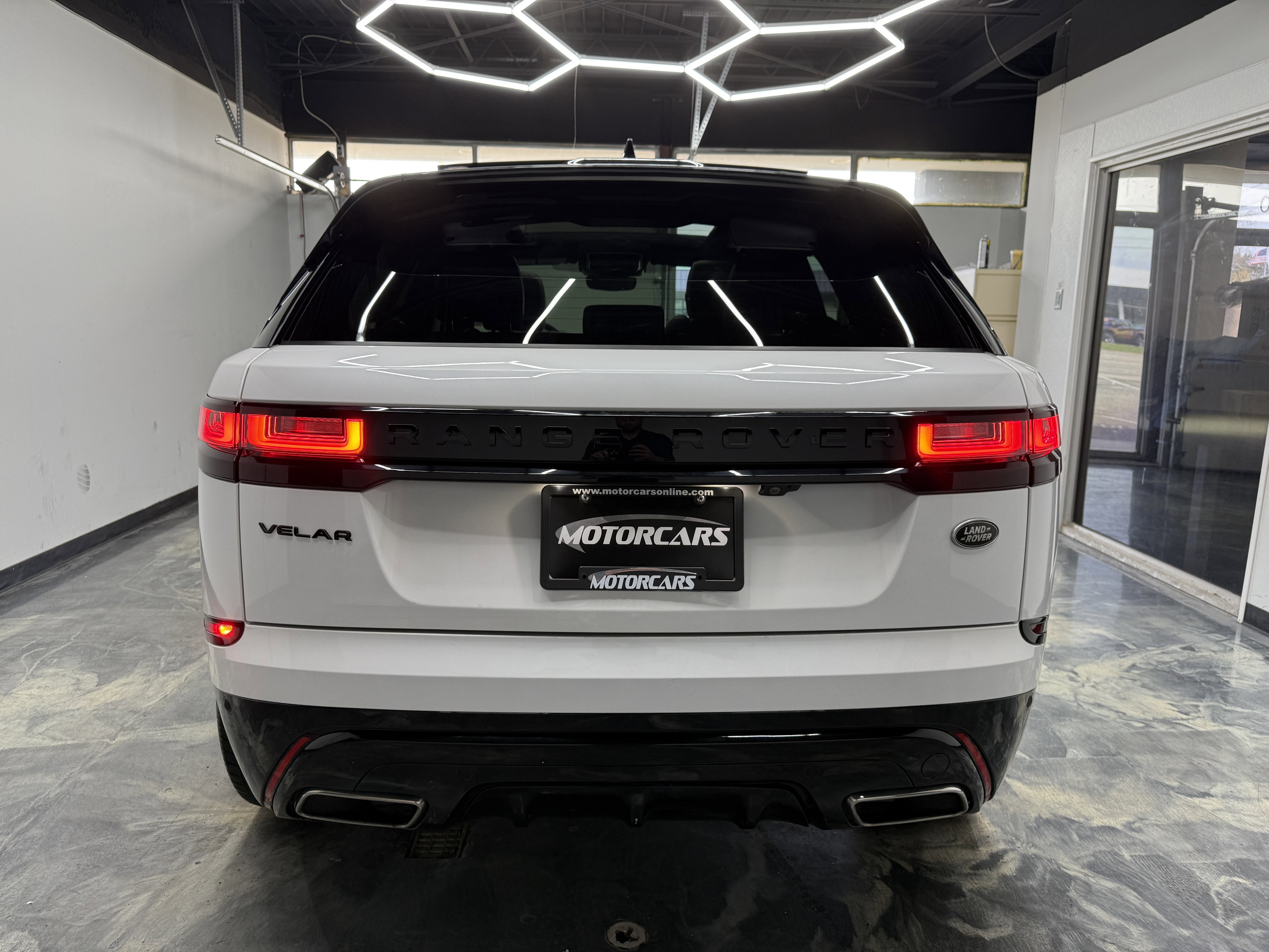 Used 2023 Land Rover Range Rover Velar R-Dynamic S image 4