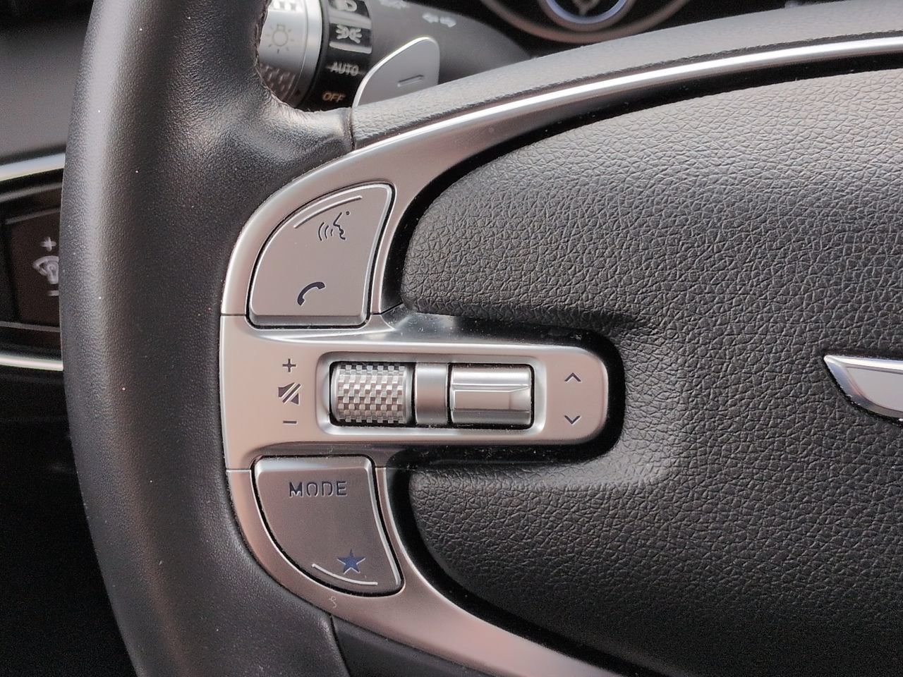 Used 2025 Genesis GV70 2.5T AWD/4WD image 27