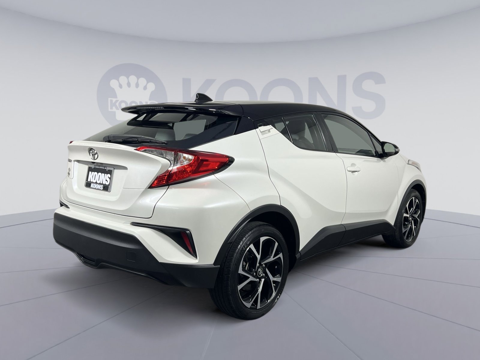 Used 2019 Toyota C-HR XLE FWD image 11
