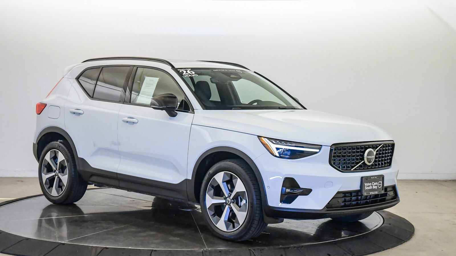 Certified 2026 Volvo XC40 B5 Plus AWD/4WD image 6