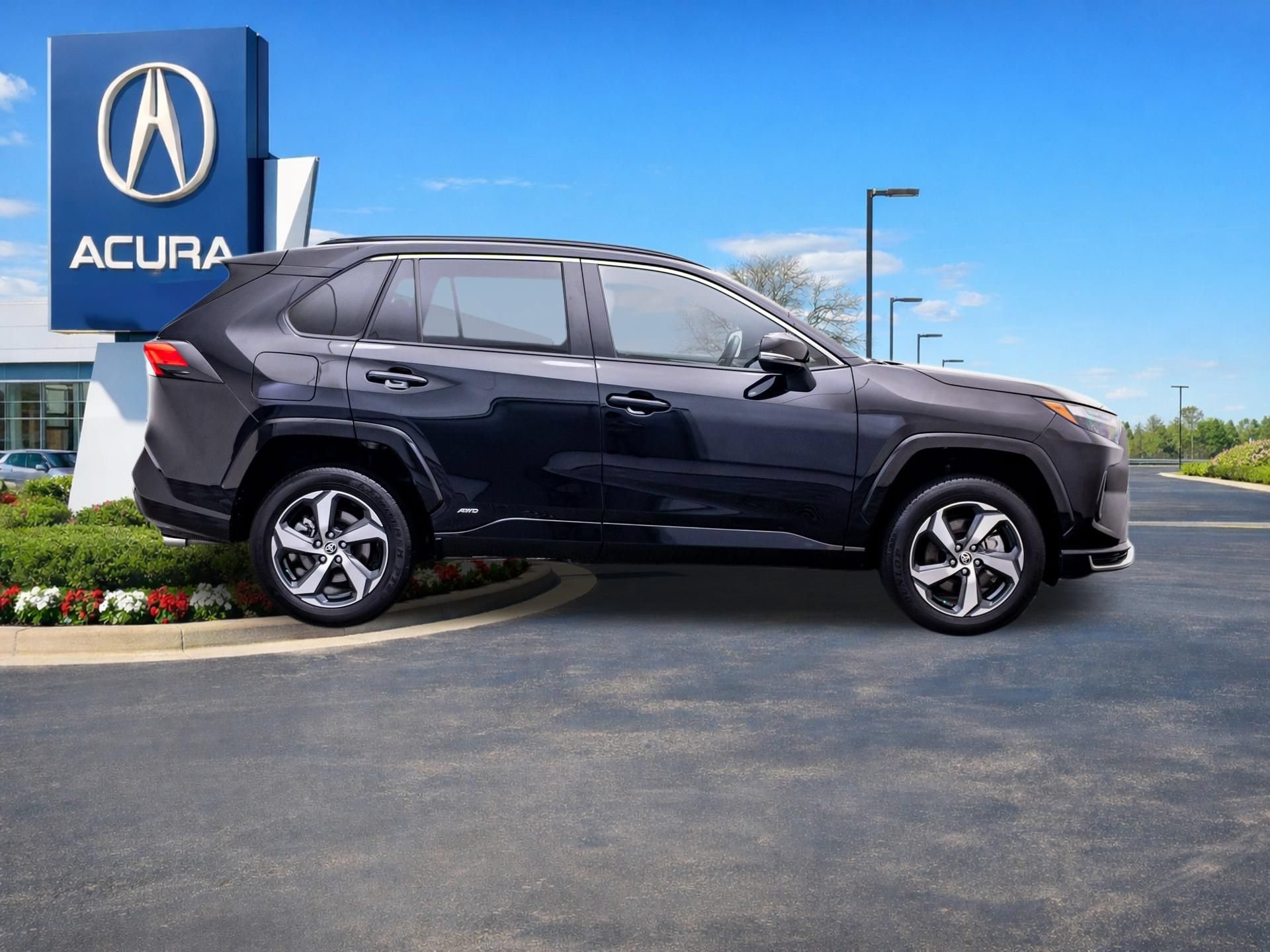 Used 2025 Toyota RAV4 SE AWD/4WD image 6