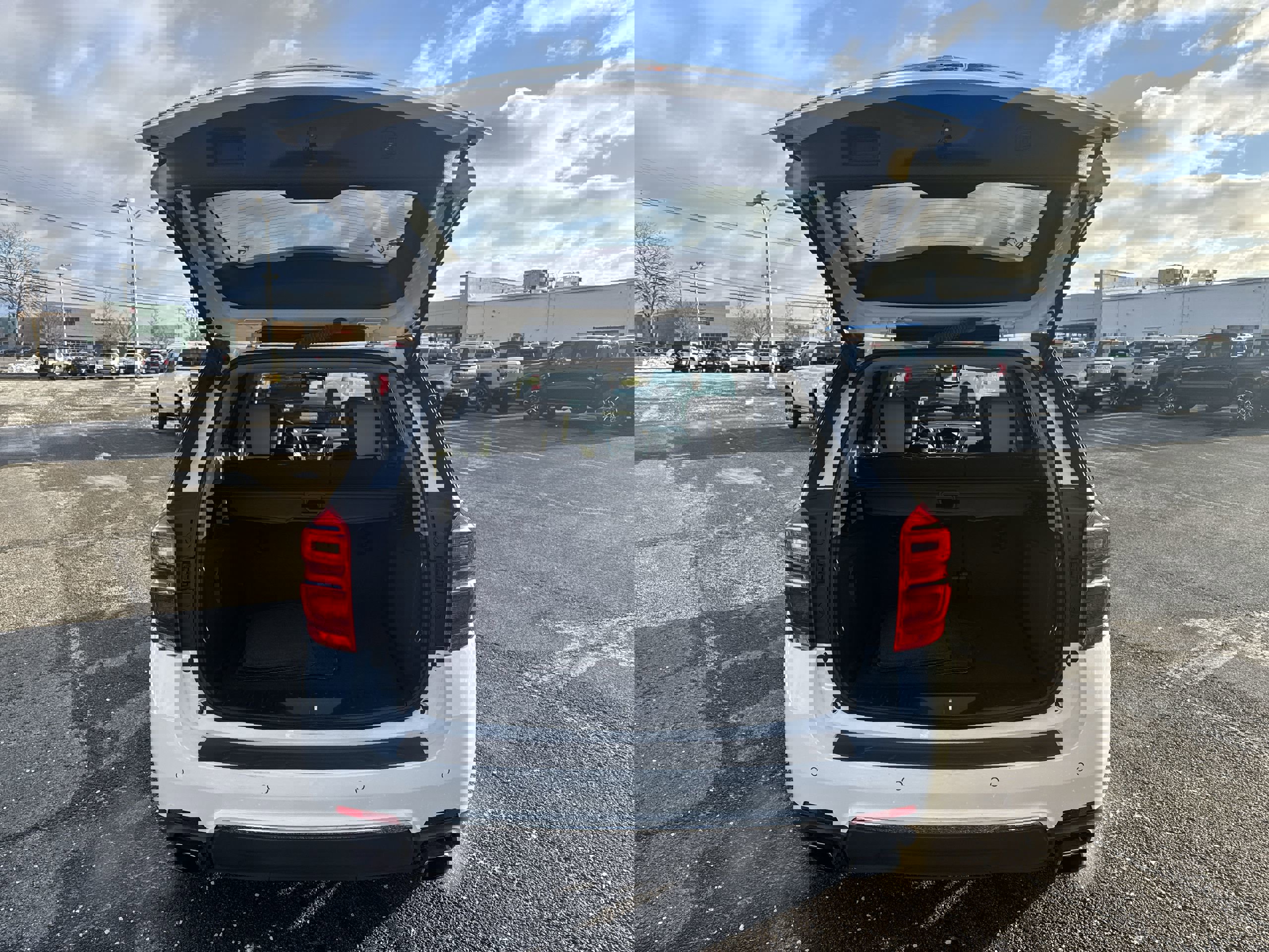 Used 2017 Chevrolet Equinox Premier w/ Enhanced Convenience Package image 27