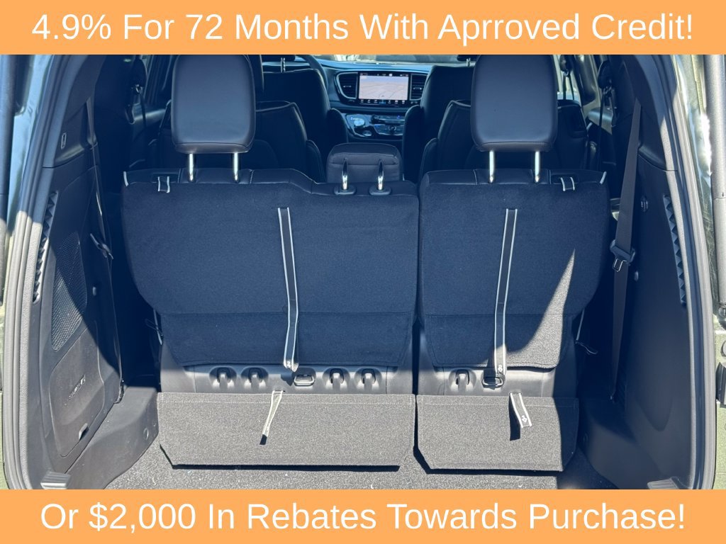 New 2027 Chrysler Pacifica Limited FWD image 14