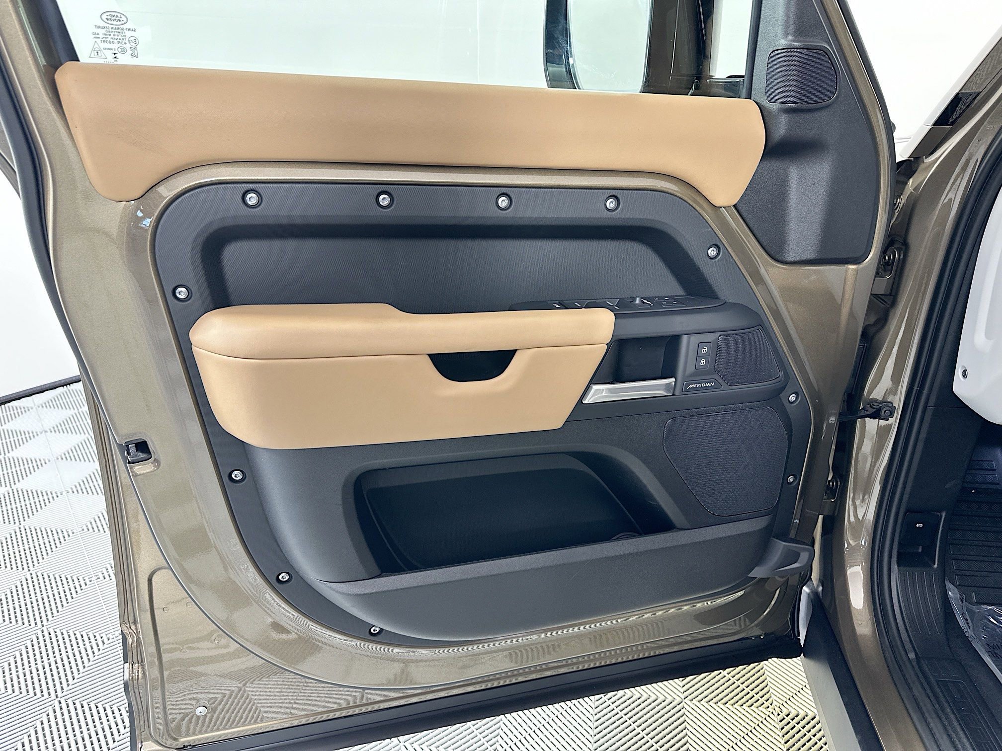 Used 2026 Land Rover Defender 110 S image 14