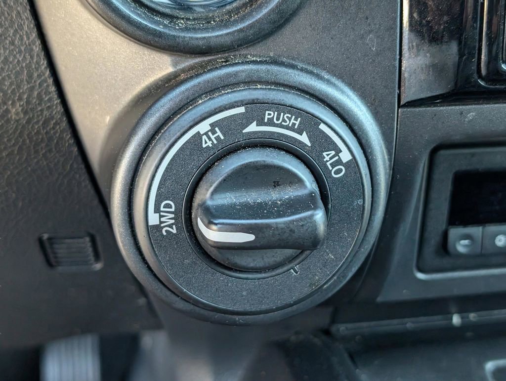 Used 2021 Nissan Titan PRO-4X w/ Pro-4x Convenience Package AWD/4WD image 29