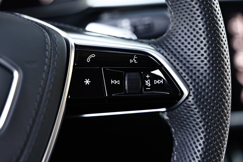 Used 2025 Audi S8 AWD/4WD image 35