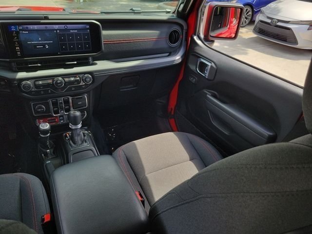 Used 2026 Jeep Wrangler Unlimited Rubicon AWD/4WD image 16