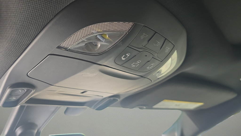 Used 2020 Chrysler Pacifica Limited FWD image 27