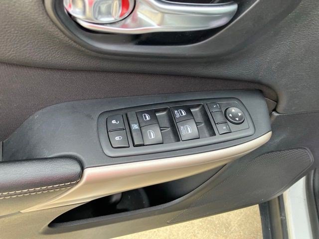 Certified 2017 Jeep Cherokee Latitude w/ Comfort & Sound Group FWD image 10