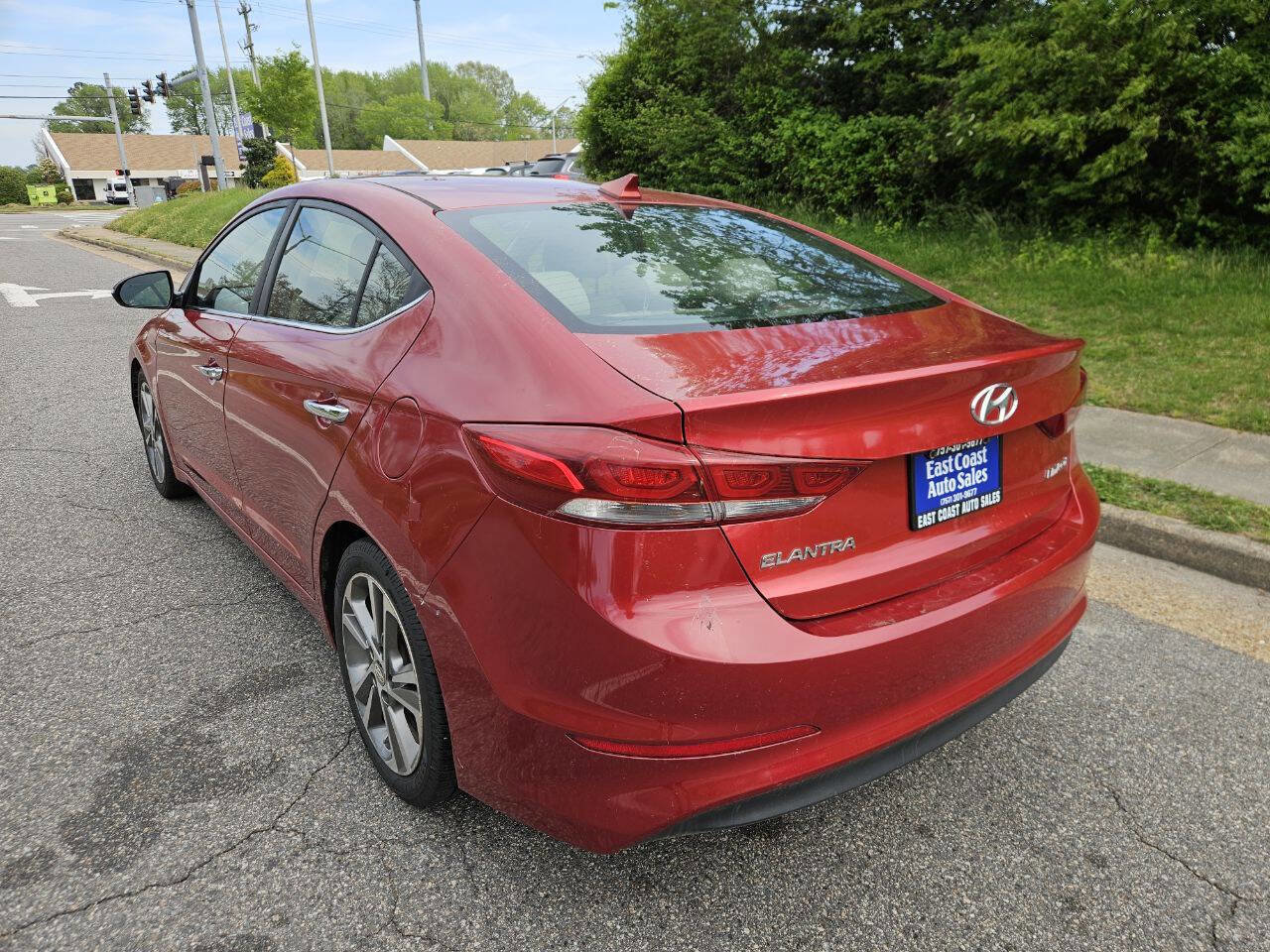 Used 2017 Hyundai Elantra Limited w/ Limited Tech Package 04 FWD image 4