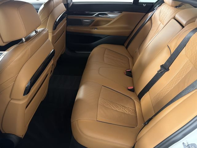 Used 2022 BMW 750i xDrive w/ Executive Package AWD/4WD image 21