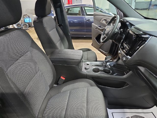 Used 2023 Chevrolet Traverse LT w/ LPO, Floor Liner Package FWD image 13