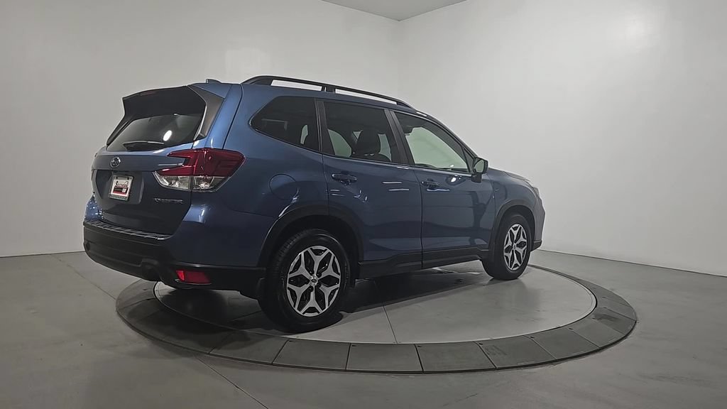 Used 2020 Subaru Forester Premium AWD/4WD image 5