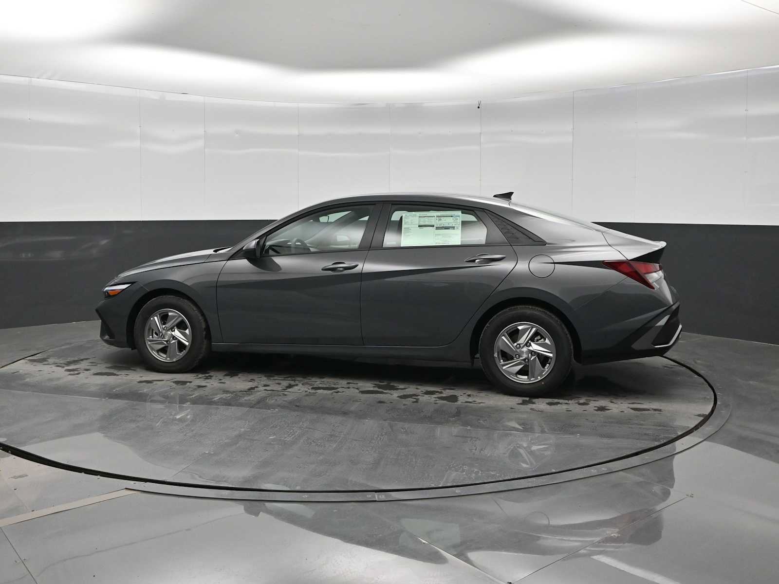 New 2026 Hyundai Elantra SE FWD image 5