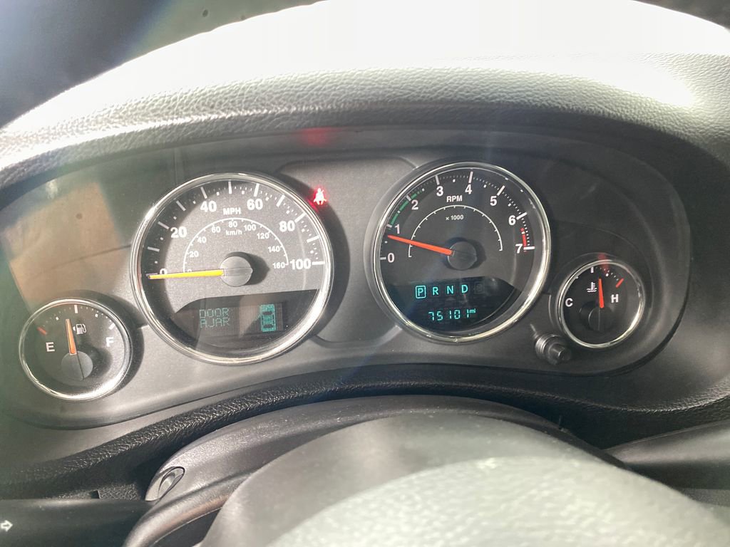 Used 2014 Jeep Wrangler Unlimited Rubicon w/ Connectivity Group image 18