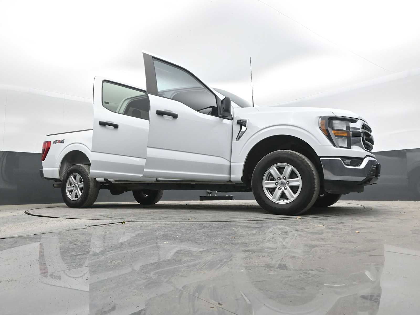 Used 2023 Ford F150 XLT image 45