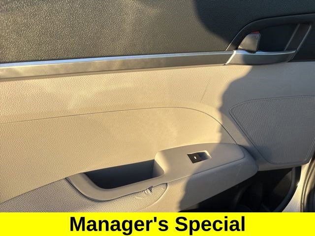 Used 2019 Hyundai Elantra SE image 29