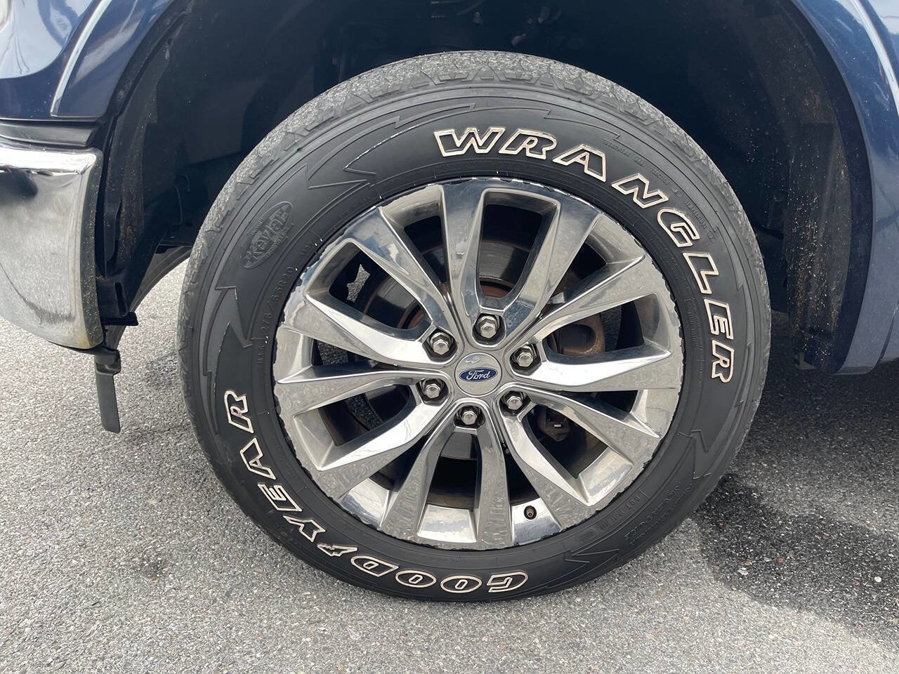 Used 2017 Ford F150 Lariat w/ Equipment Group 502A Luxury image 17