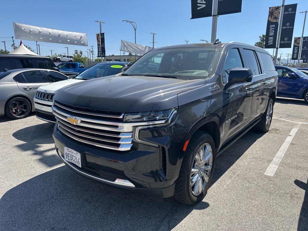 Used 2023 Chevrolet Suburban High Country AWD/4WD image 3
