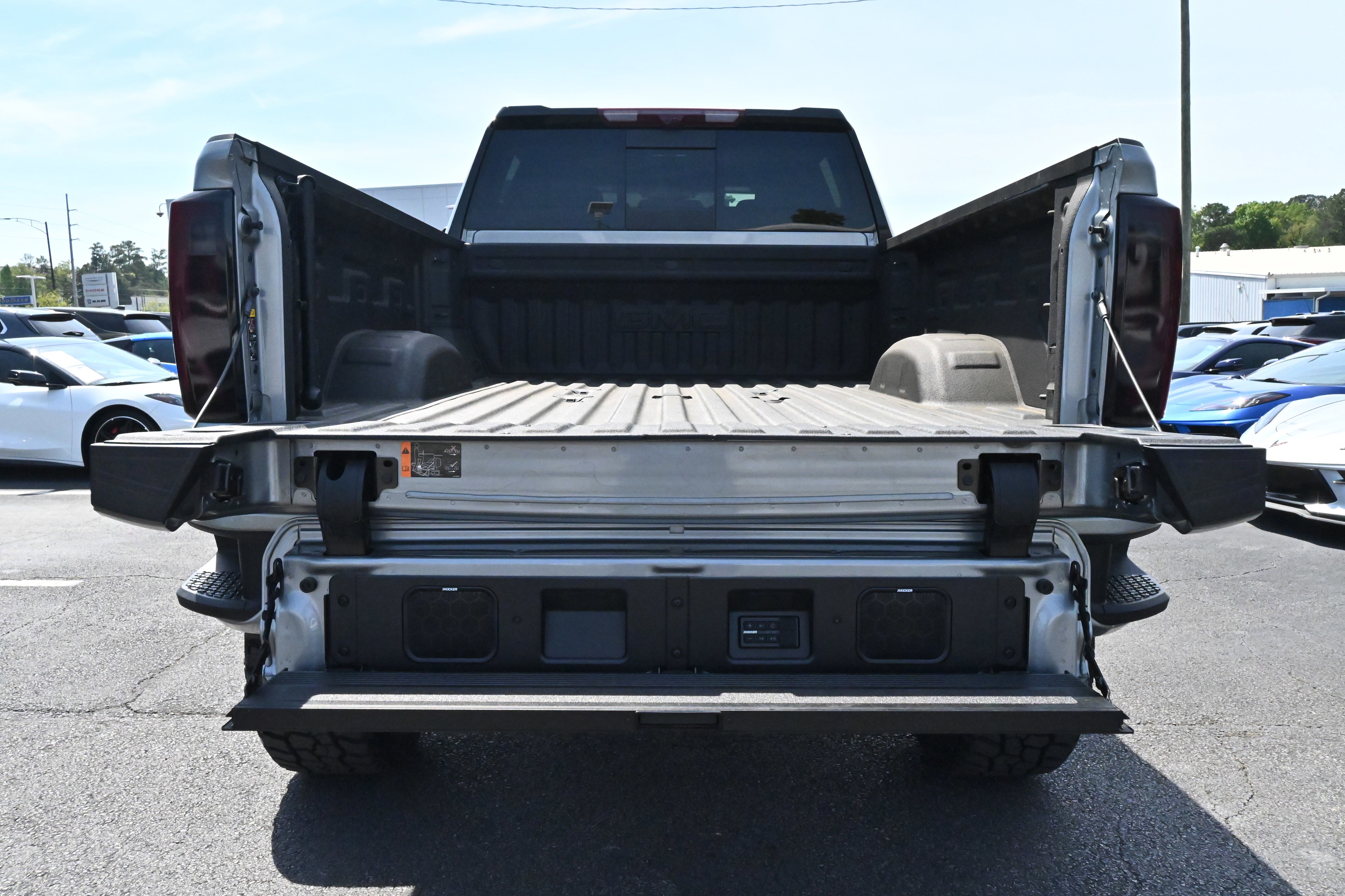 Used 2025 GMC Sierra 2500 Denali Ultimate w/ Max Trailering Package image 14