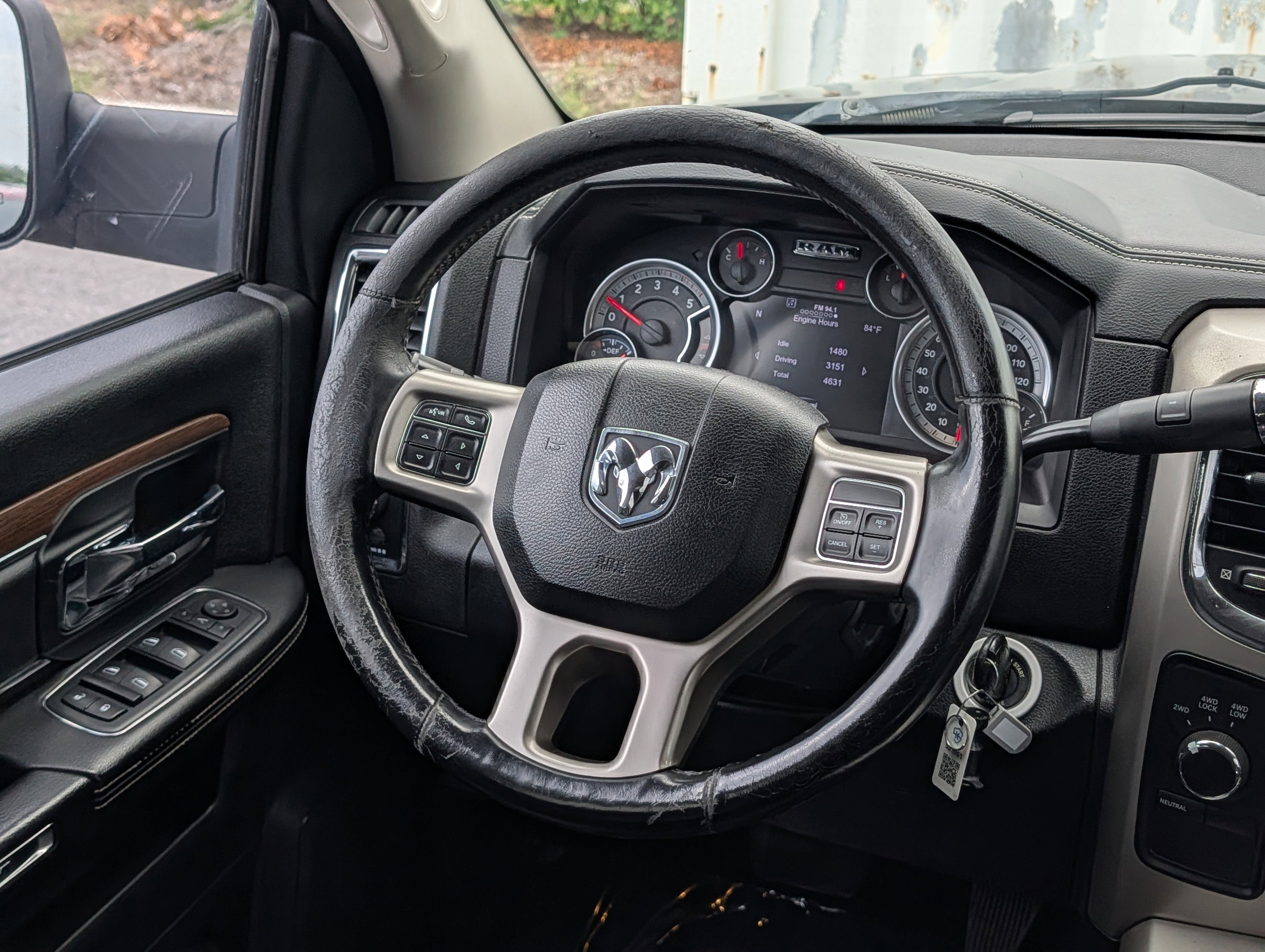 Used 2015 RAM 3500 Laramie w/ Convenience Group AWD/4WD image 16