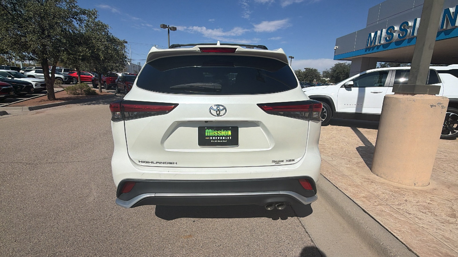 Used 2021 Toyota Highlander XSE FWD image 6
