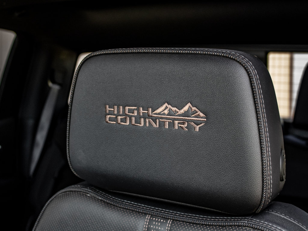 Used 2024 Chevrolet Silverado 1500 High Country w/ High Country Premium Package AWD/4WD image 9