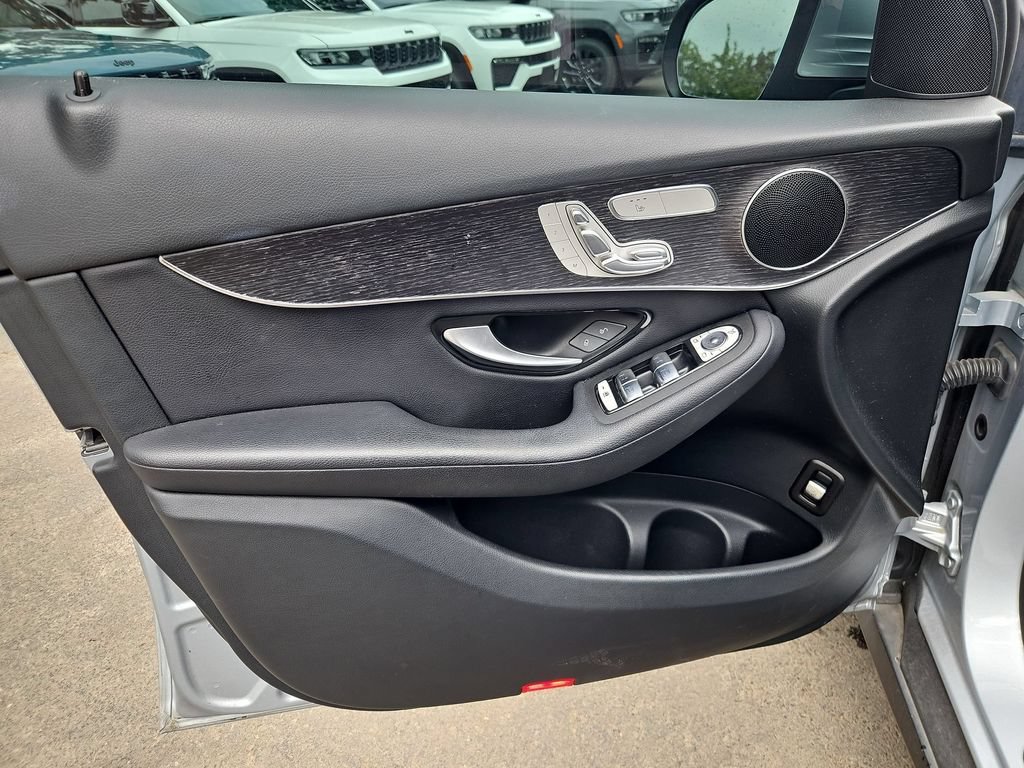 Used 2021 Mercedes-Benz GLC 300 4MATIC image 11