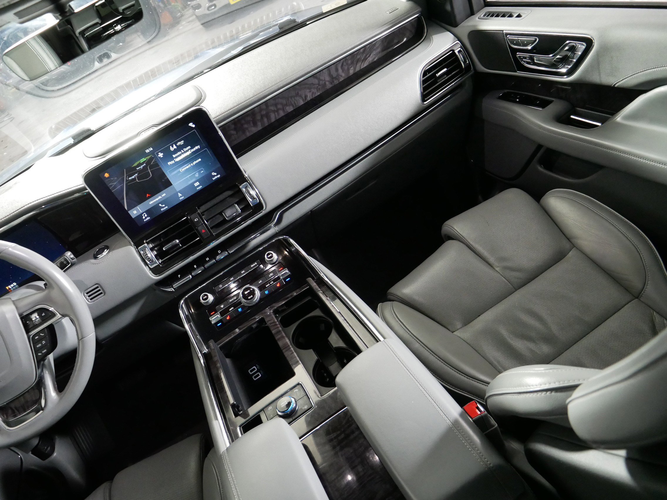 Used 2018 Lincoln Navigator Reserve w/ Technology Package AWD/4WD image 11
