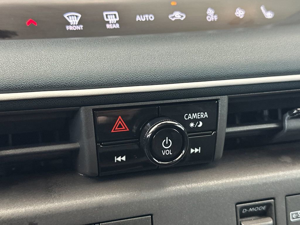 New 2026 Nissan Leaf SV+ w/ Illuminated Package FWD image 20