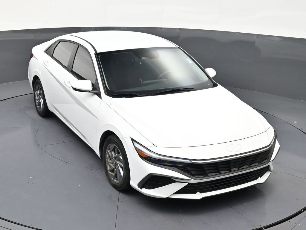 Used 2024 Hyundai Elantra SEL FWD image 19