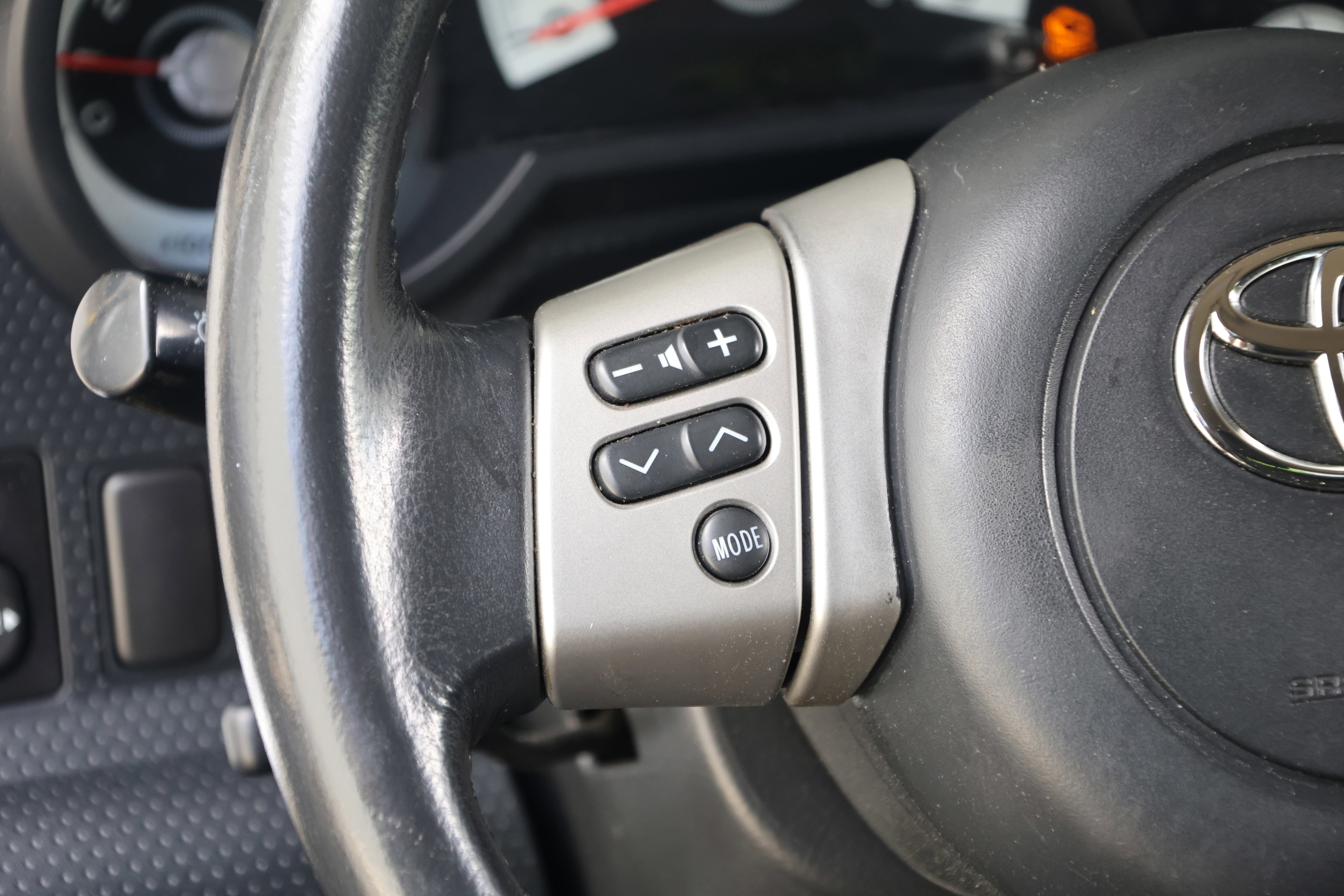 Used 2012 Toyota FJ Cruiser 4WD w/ Upgrade Pkg image 18