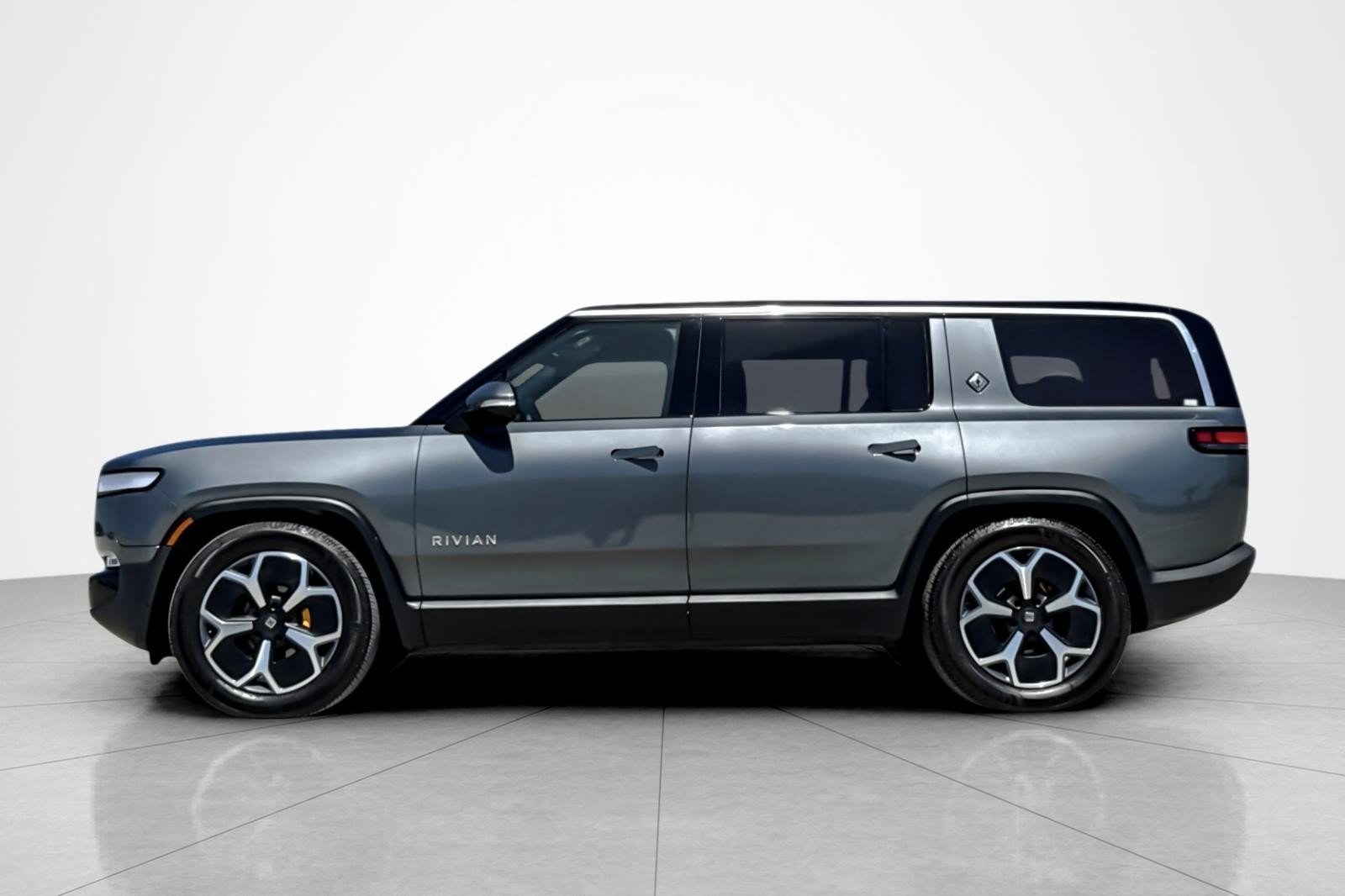Used 2024 Rivian R1S Adventure AWD/4WD image 2