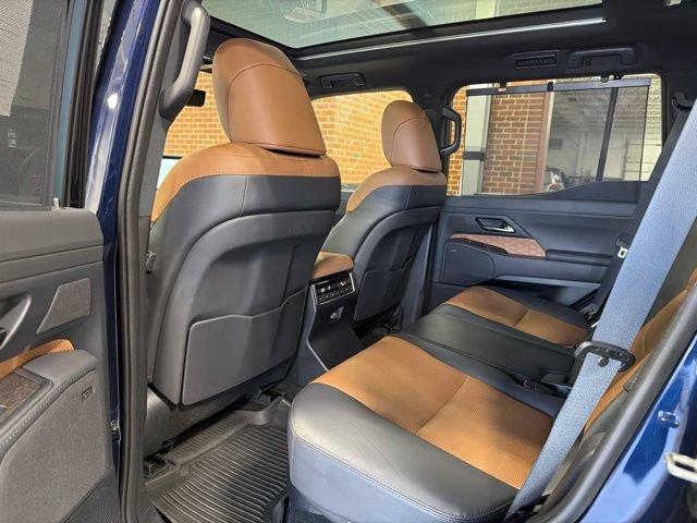 Used 2024 Lexus GX 550 w/ Accessory Package (Z1) AWD/4WD image 28