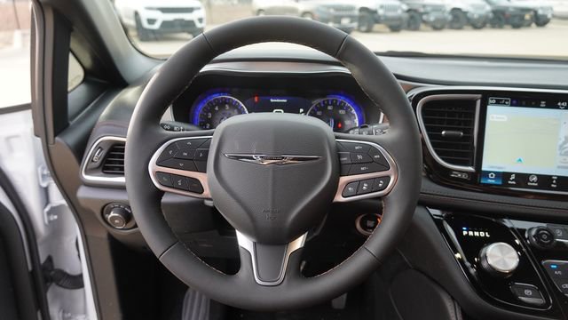 New 2026 Chrysler Pacifica Pinnacle FWD image 28