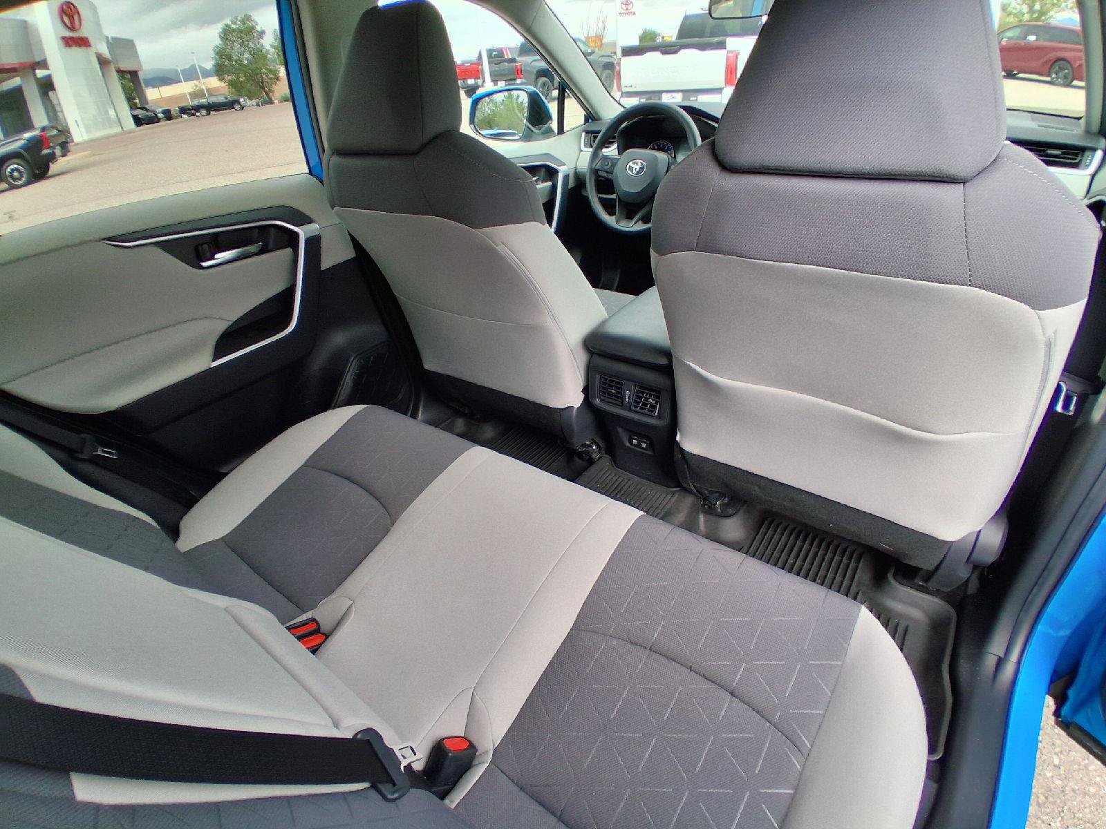 Used 2020 Toyota RAV4 XLE w/ Convenience Package FWD image 22