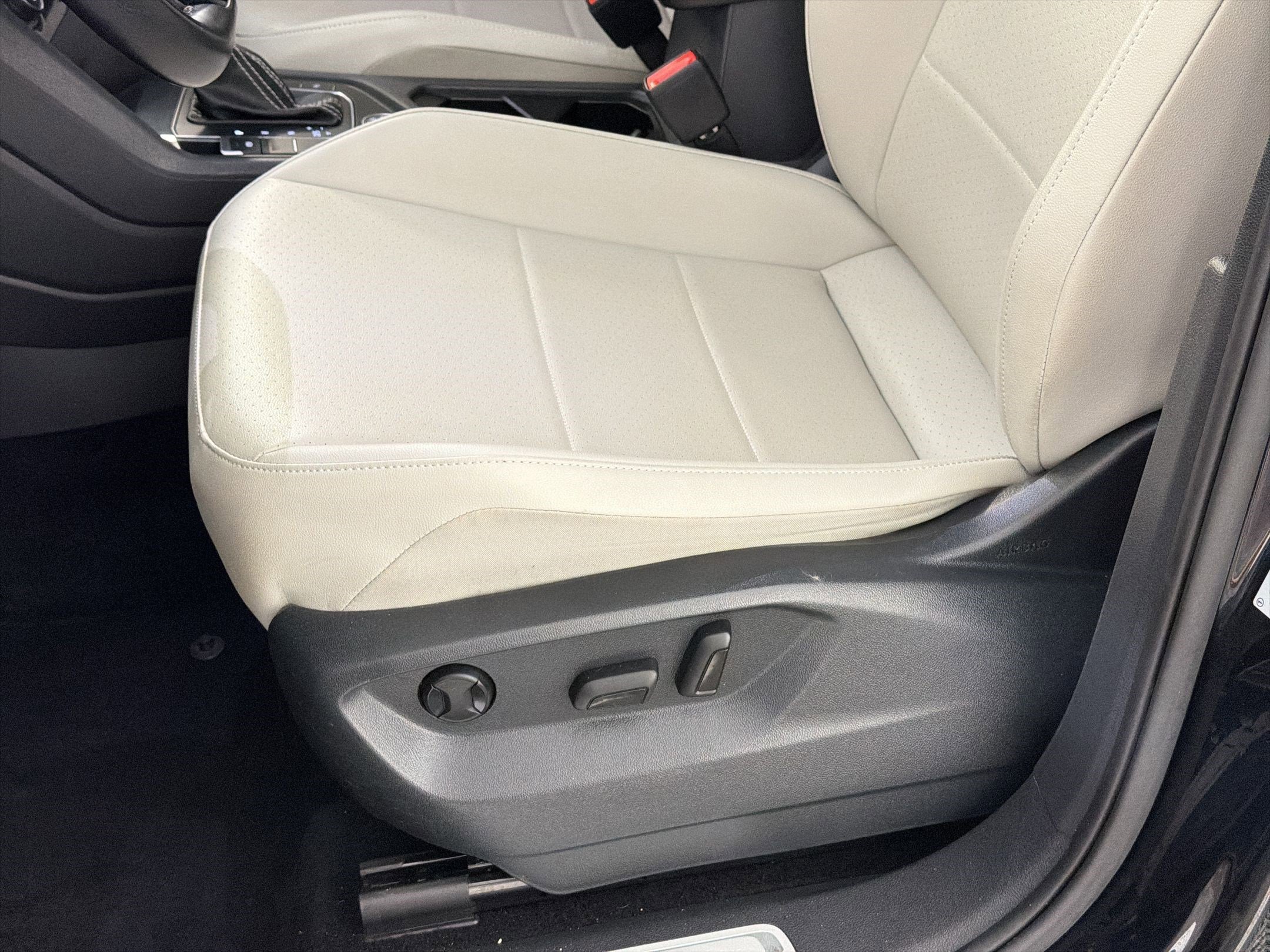 Used 2021 Volkswagen Tiguan SE R-Line image 14