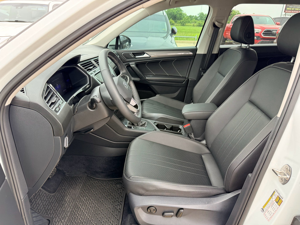 Used 2022 Volkswagen Tiguan SE w/ Panoramic Sunroof Package FWD image 10