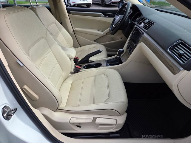 Used 2018 Volkswagen Passat 2.0T SE FWD image 15