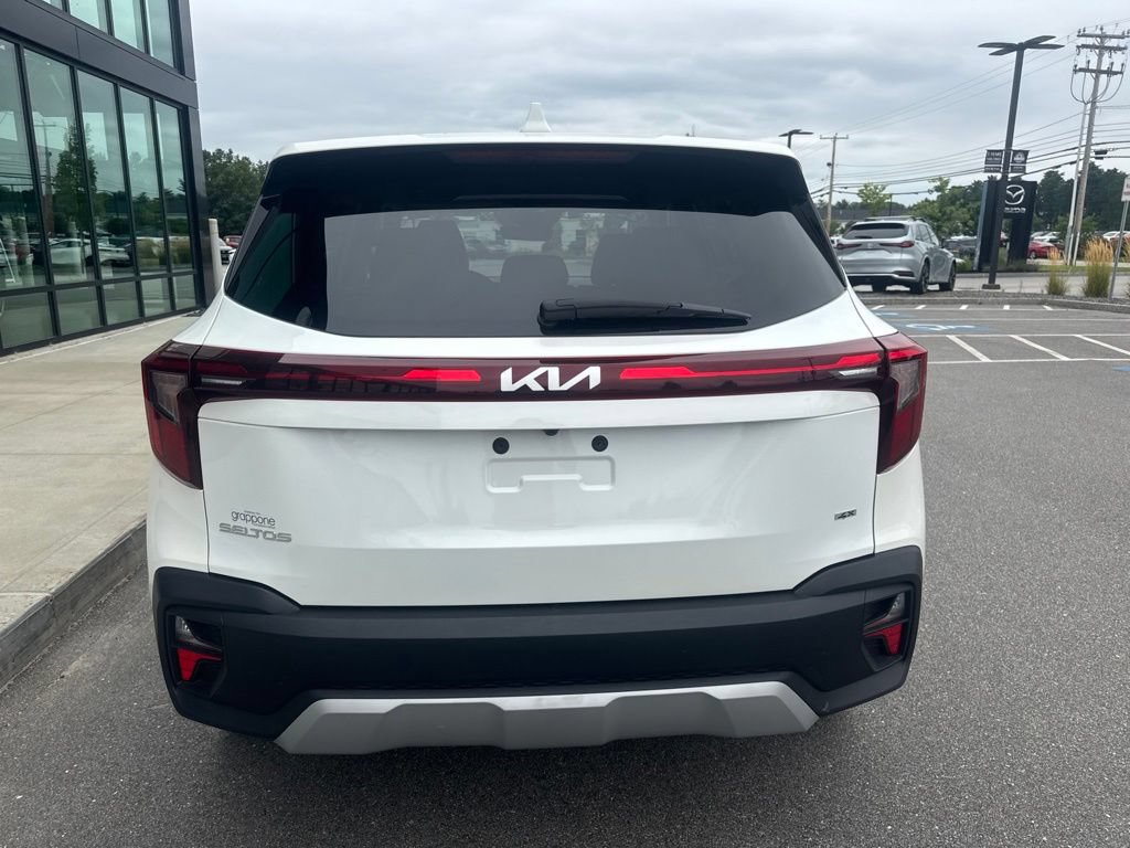 Used 2025 Kia Seltos LX AWD/4WD image 4