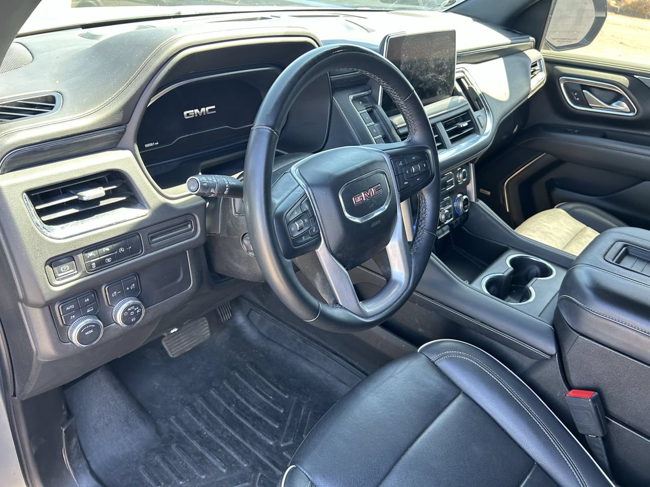 Used 2023 GMC Yukon XL SLT w/ SLT Premium Package AWD/4WD image 11
