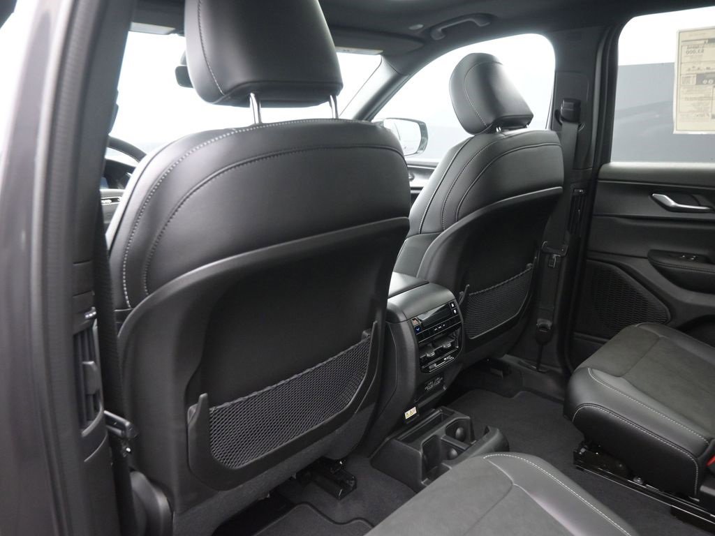 New 2025 Jeep Grand Cherokee L Altitude image 12