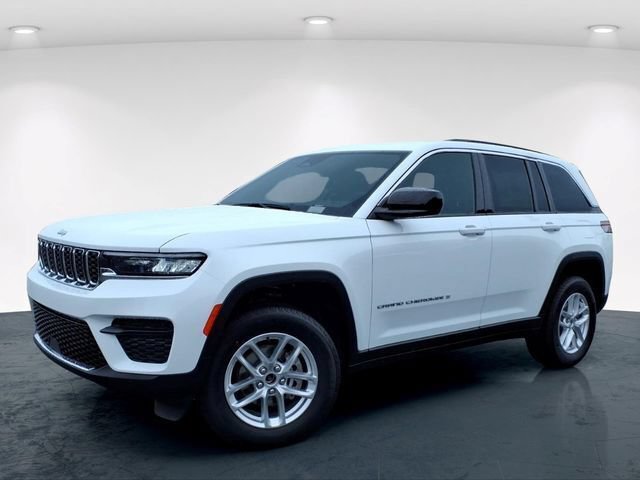 New 2026 Jeep Grand Cherokee Laredo w/ Trailer Tow Package AWD/4WD image 2