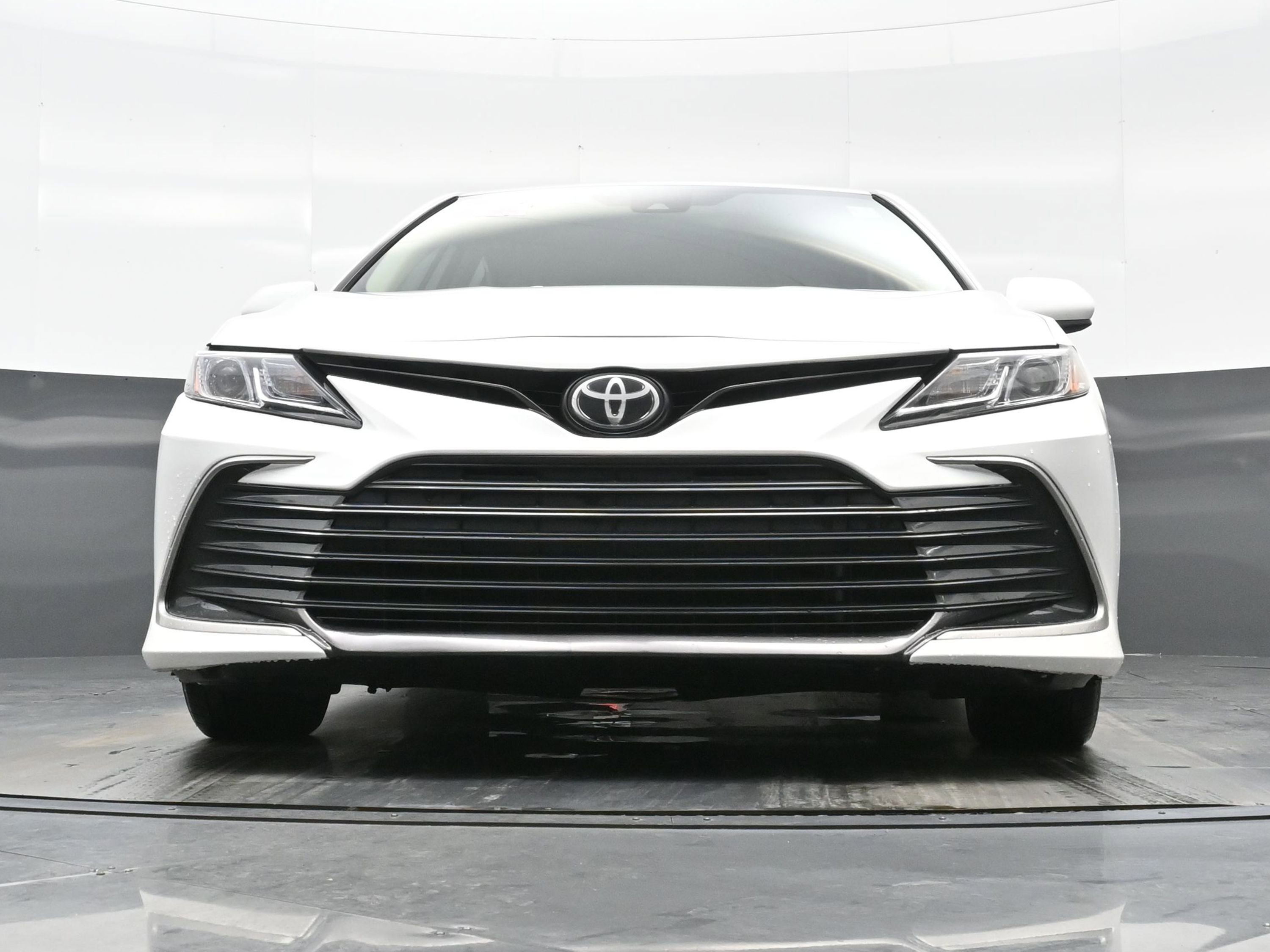 Used 2022 Toyota Camry LE image 24