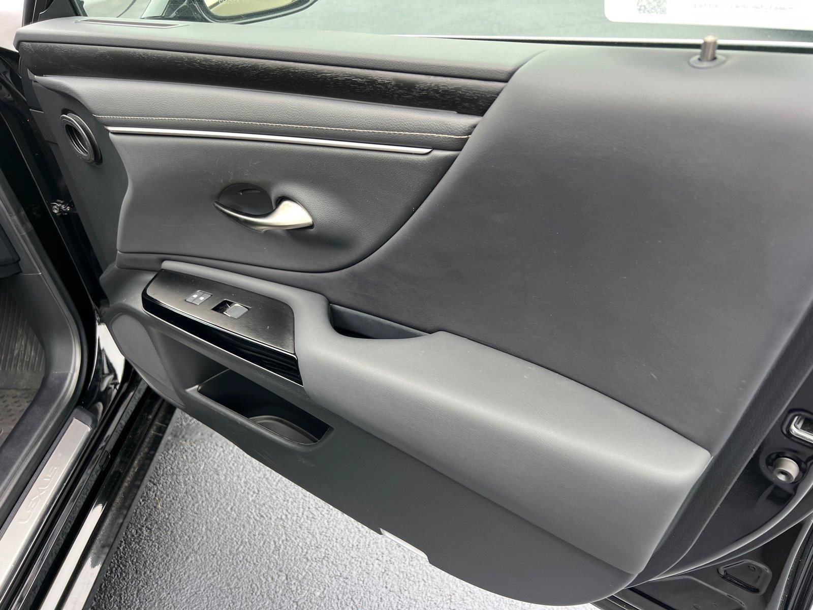 Certified 2024 Lexus ES 350 w/ Technology Package FWD image 14