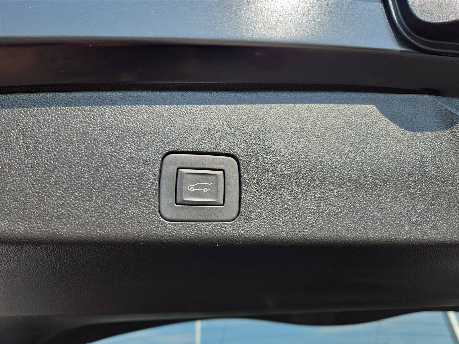 Used 2023 Buick Encore GX Select w/ Sport Touring Package AWD/4WD image 33