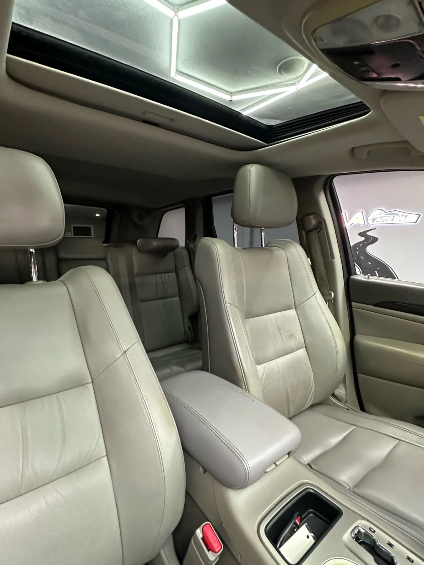 Used 2012 Jeep Grand Cherokee Laredo image 30