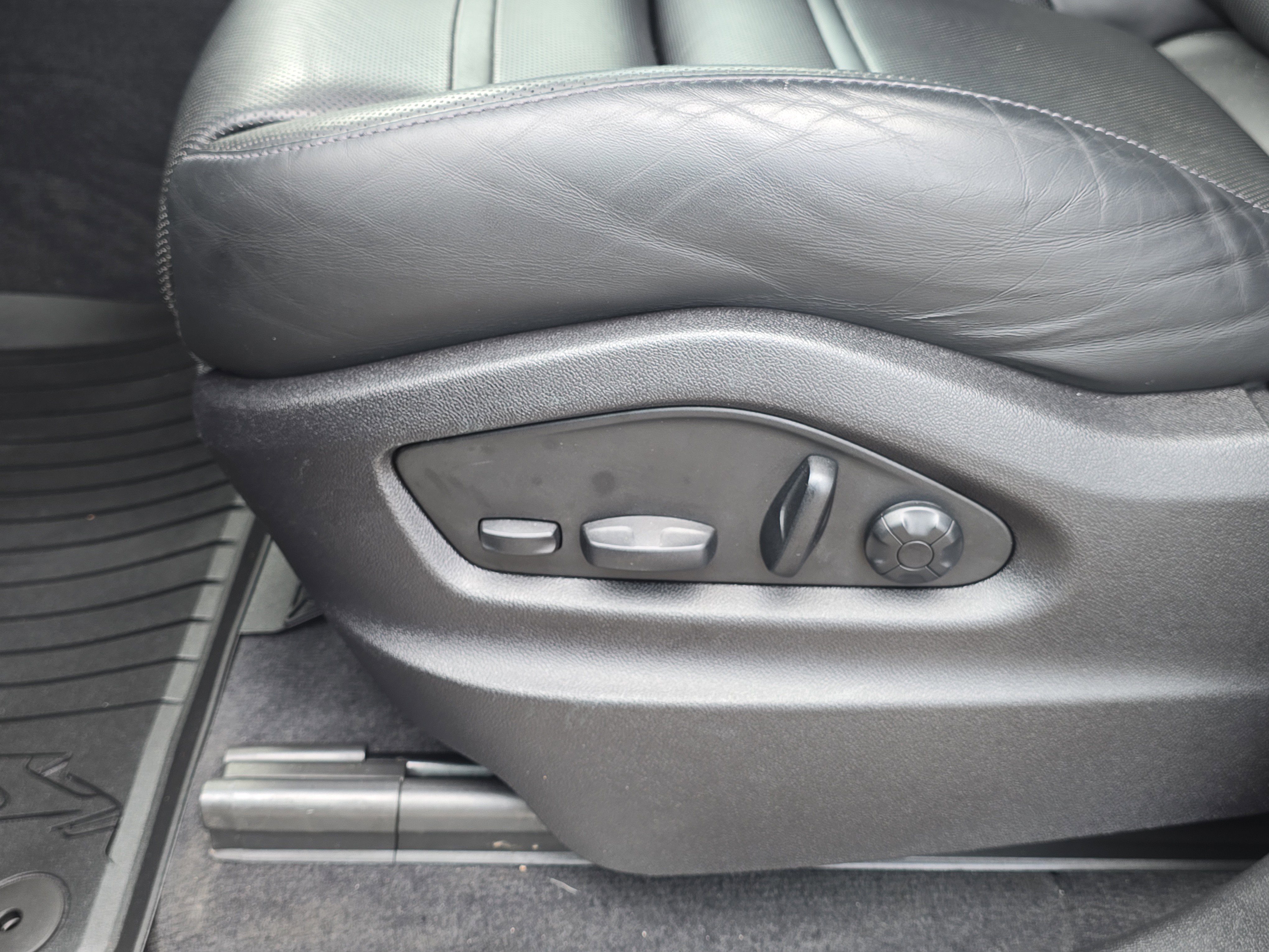 Used 2023 Porsche Cayenne S Platinum image 20